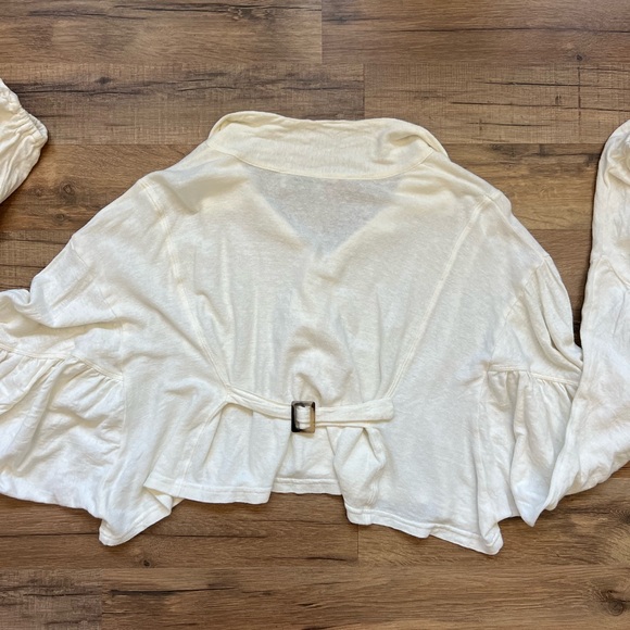 Cream Button-Up Cropped Top - Picture 2 of 4
